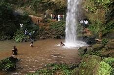 group tuorists in ogbunike caves